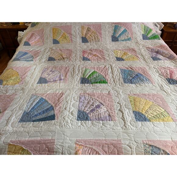 Vintage Grandmother's Fan Quilt Handmade Handstitched Beautiful Pastel Cottage - Picture 7 of 16